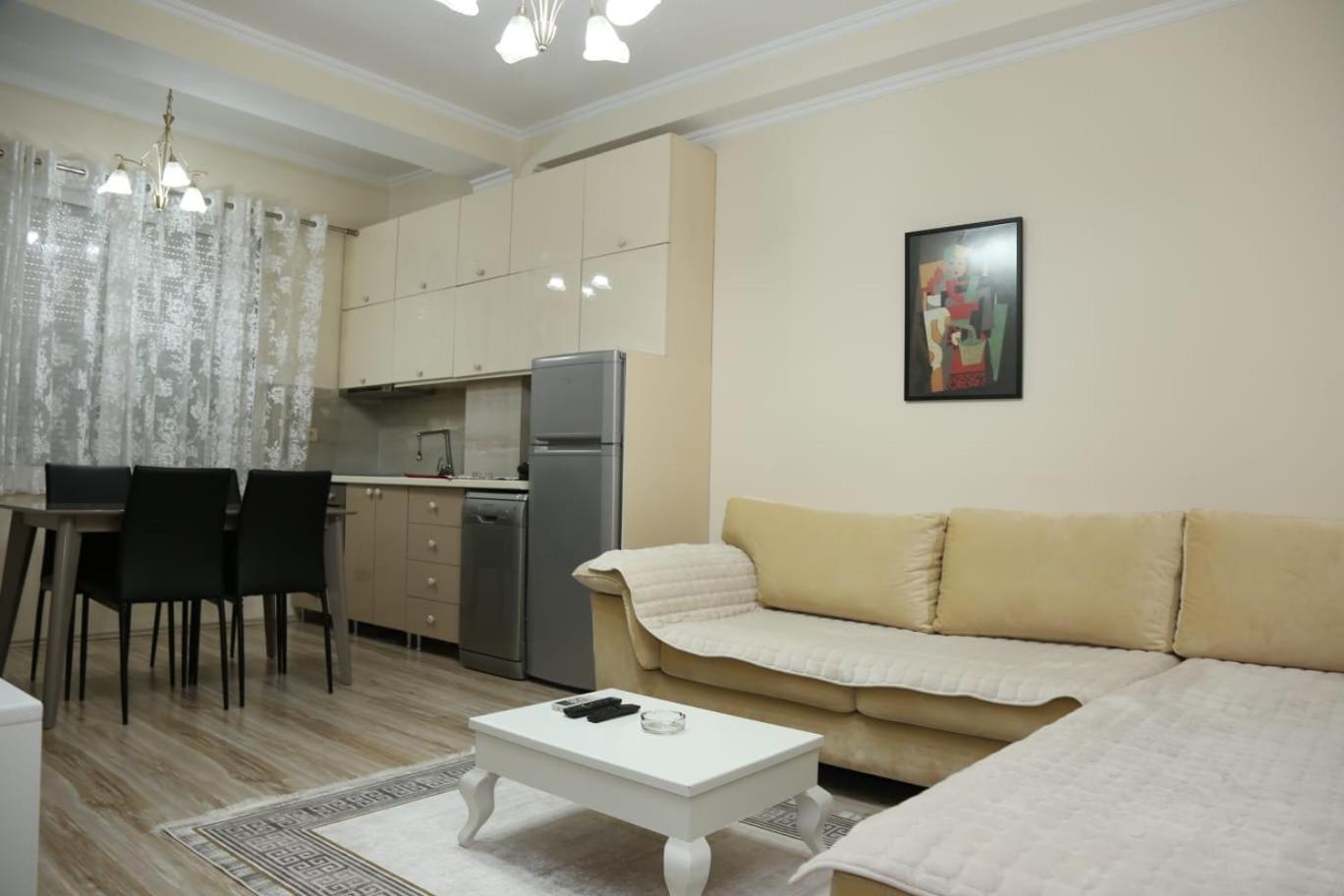 Ergi'S Host Apartment Tirana Bagian luar foto